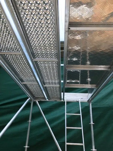 Plataformas de trabajo del andamio multidireccional con barandas de seguridad