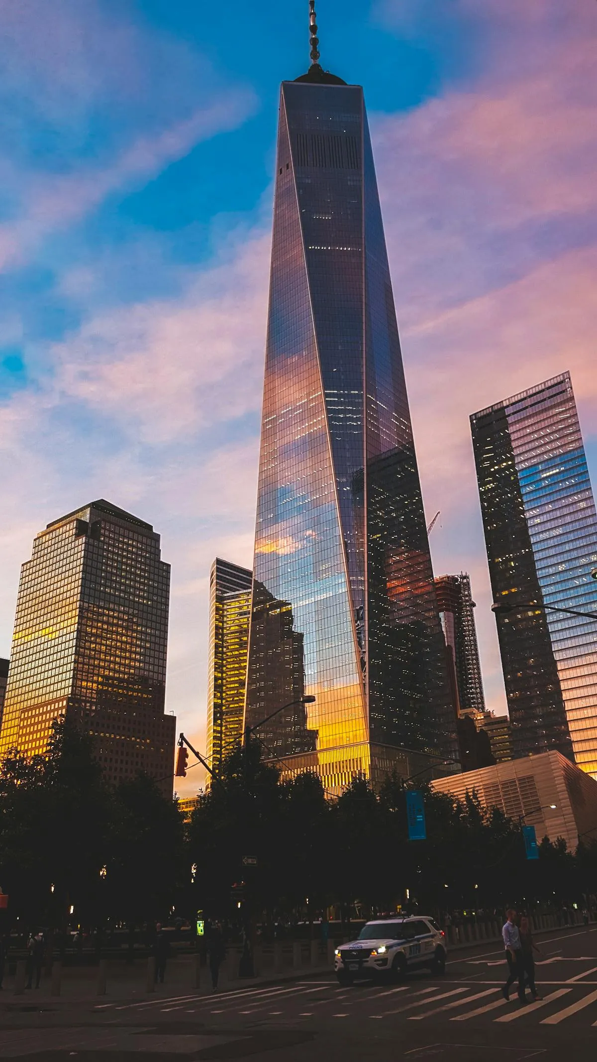 Vista de edificios modernos representando las tendencias de construcción en Colombia